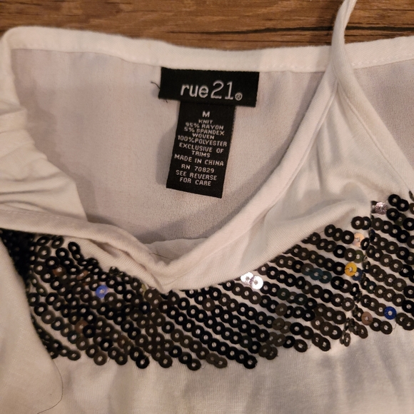 Top and pants - Picture 5 of 5